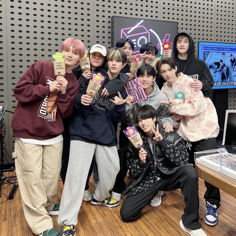SEUNGM1NE's tweet photo. ❤️🤍 @Stray_Kids https://t.co/KlXPOafssr