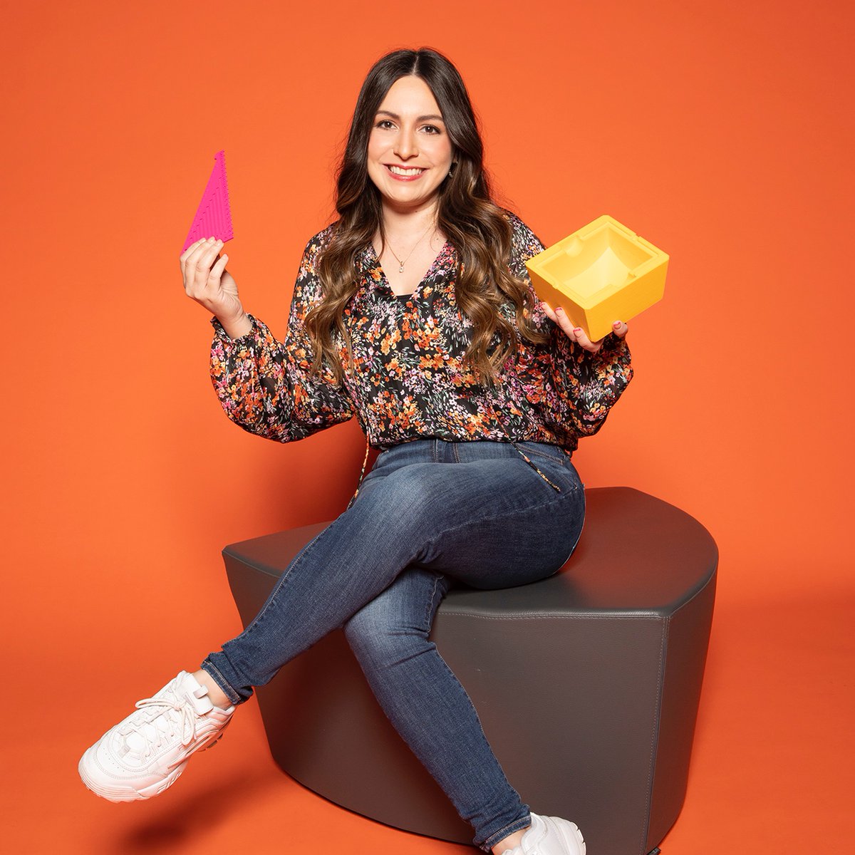 Ella es Ana Laura Espinoza y es ingeniera de procesos de manufactura en <a href="/LEGO_Group/">LEGO</a>. ¡Conócela y sé una TECNOLOchica como ella! 
Puedes conocer su historia y la entrevista en la #RevistaTú de octubre
¡Corre a comprarla y conoce más de #TECNOLOchicas!