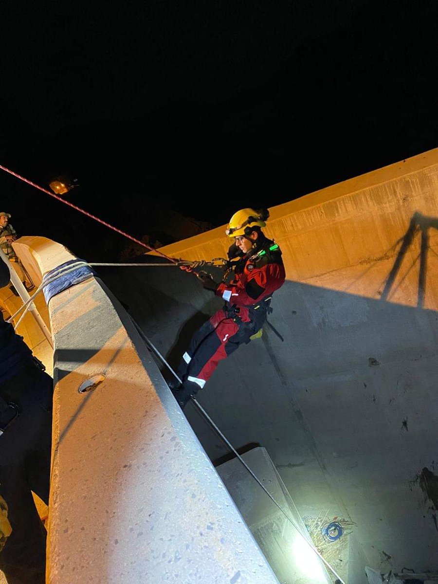 Tras el reporte emitido al número de emergencias 9-1-1, al lugar acudieron elementos de la Coordinación Estatal de Protección Civil; así como de los municipios de Cadereyta y <a href="/PCCorregidora1/">PC Corregidora</a>; <a href="/BomberosQro/">Bomberos Querétaro</a> y Bomberos de Cadereyta; Policía Estatal y Municipal; 
(2/3)