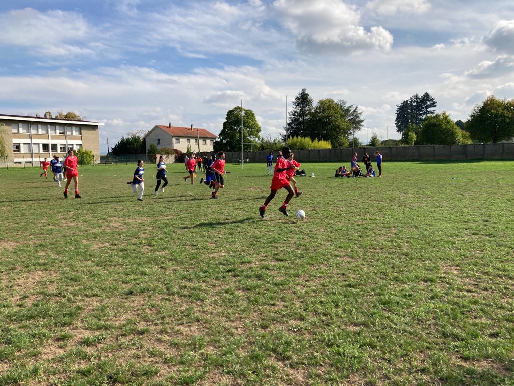 Jeux d'automne des lycéens aujourd'hui à La Côte St André près de 700 inscrits 21 lycées, au programme sports co tir laser badminton circuit training course d'orientation <a href="/CDIsere/">Isère</a> @ia_da38 <a href="/unss/">UNSS_National</a>