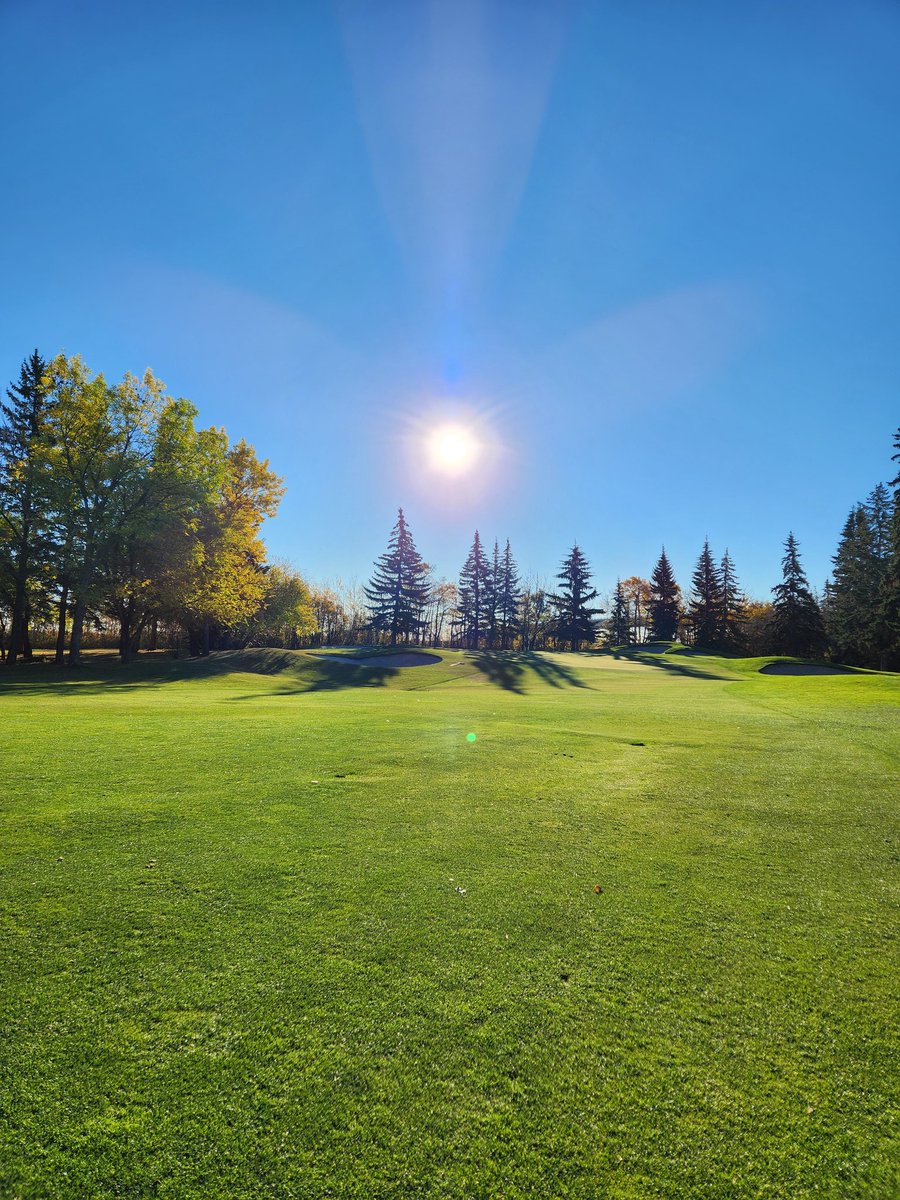 CProdahl's tweet photo. Last day of golf for the 2022 season. Thank you to all @TheglendaleYeg members, guests, and staff for another fantastic season. https://t.co/OcZFE3nZeq