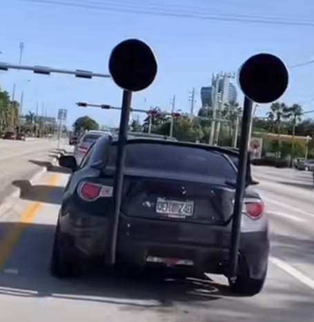 fucked up looking cars on Twitter: