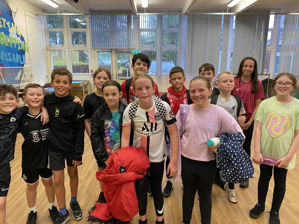 BGrovePrimary's tweet image. The cross country club were all sparkling after their training session this afternoon. 🏃‍♀️🏃#EnduranceTraining #HiitExercises #TimedShuttleRuns #FutureAthletes
