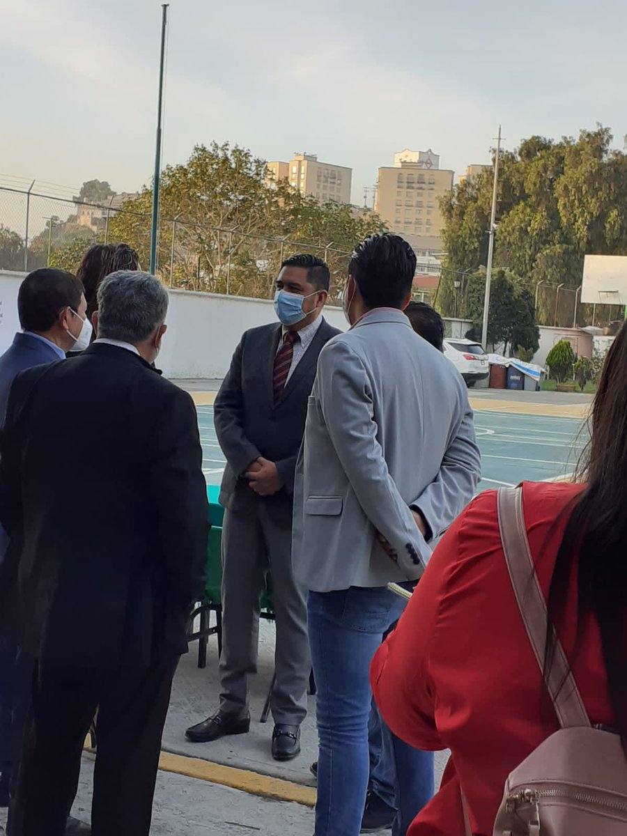 oficial118's tweet photo. Se realizó la inauguración de la construcción del arco techo, la cual  llevará a cabo el Ayuntamiento de Tlalnepantla de Baz, bajo la administración de Lic. Marco Antonio Rodríguez Hurtado, con el cual se beneficiará a 1405 alumnos y 90 docentes https://t.co/dGelVSGeh1