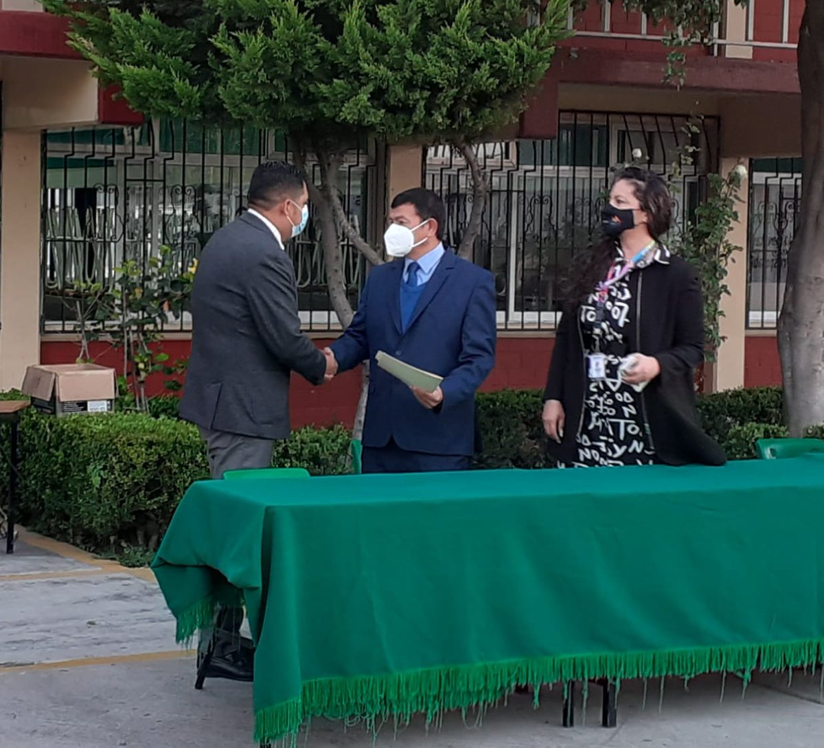oficial118's tweet photo. Se realizó la inauguración de la construcción del arco techo, la cual  llevará a cabo el Ayuntamiento de Tlalnepantla de Baz, bajo la administración de Lic. Marco Antonio Rodríguez Hurtado, con el cual se beneficiará a 1405 alumnos y 90 docentes https://t.co/dGelVSGeh1