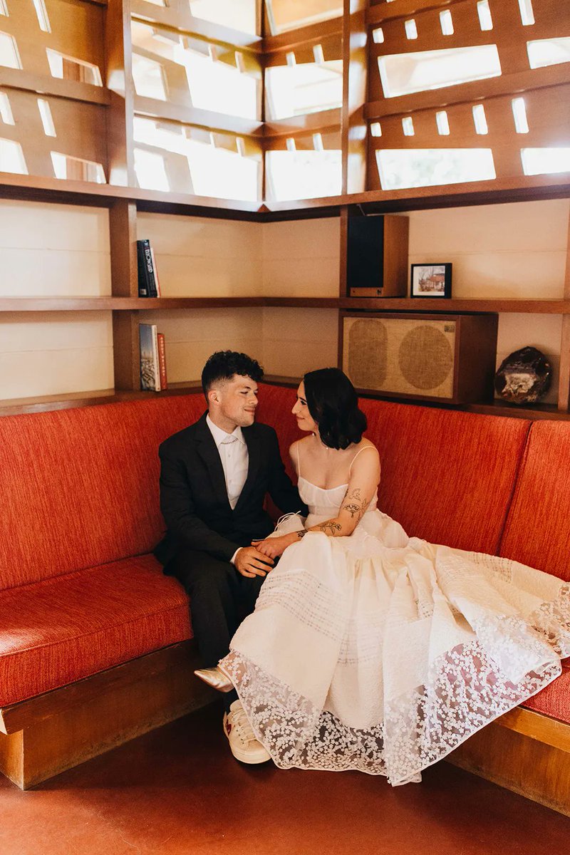 GordonHouse_57's tweet photo. We can't believe it's already been more than 5 months since Gabby and Anthony tied the knot! Congratulations you two.💕 

The #GordonHouse offers wedding packages as unique as each couple. Learn more: https://t.co/y308L13nEQ #WeddingVenue 
📸/permission: https://t.co/9lvNbii6nV https://t.co/qxkUD1KAKr