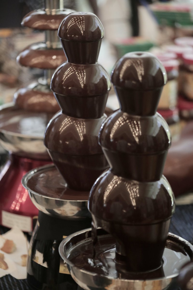 SADEN_GN's tweet photo. Plus intéressant, Zeina, une entreprise spécialisée dans la chocolaterie a également offert gratuitement des parfums de chocolats au participants.
Le Salon des Entrepreneurs de Guinée vous donne rendez-vous demain pour plein d'autres surprises !
#SADEN #PrixSaden #Guinée https://t.co/ID4rCkkrt7