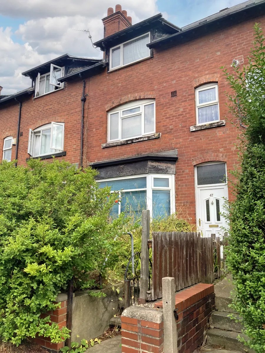 HRProbate's tweet photo. Available now on @Zoopla via Harrisons Estate Agent Solutions - this 5-bedroom terraced house in Grange Avenue, Leeds, LS7, open to offers of over £175,000.
-
-
#houseforsale #property #heir #heirhunters #probate #probateproperty #deceasedassets #findawill #powerofattorney #leeds https://t.co/BTMbjrie3L