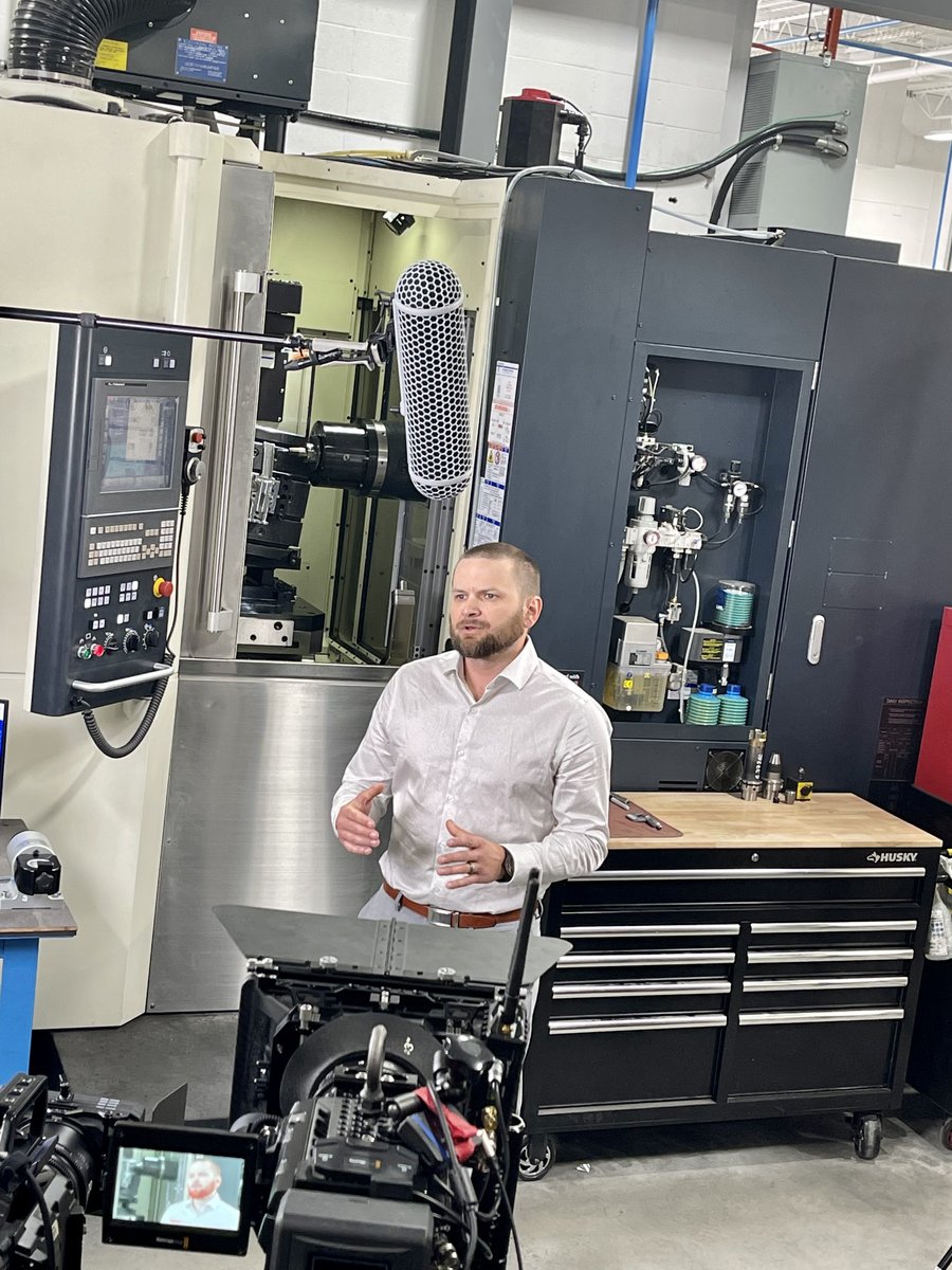 MakinoMachine's tweet photo. We had an incredible week in Calgary! Thank you, @fidelitymachine for hosting @MakinoMachine &amp; allowing us to record &amp; share your story.​ https://t.co/WvWl1StX9Q 

📽️@heyitsMaven we had a great experience &amp; look forward to working together again.​
#CNC #Manufacturing #Makino https://t.co/mUKqDL8xjT