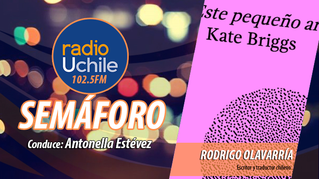 AHORA en #Semáforo, el escritor y traductor chileno, Rodrigo Olavarría, aborda el del libro "Este pequeño arte", escrito por la autora y traductora inglesa Kate Briggs, publicado por <a href="/roneoroneoroneo/">Roneo</a>.

📻 102.5 FM
💻 radio.uchile.cl