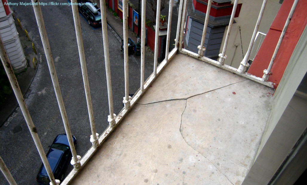GoStrategic's tweet image. Why pay for #Co-op Balcony safety? =&amp;gt; #ReserveFund nyti.ms/213ZLRd Ronda Kaysen #condo @rondarocks