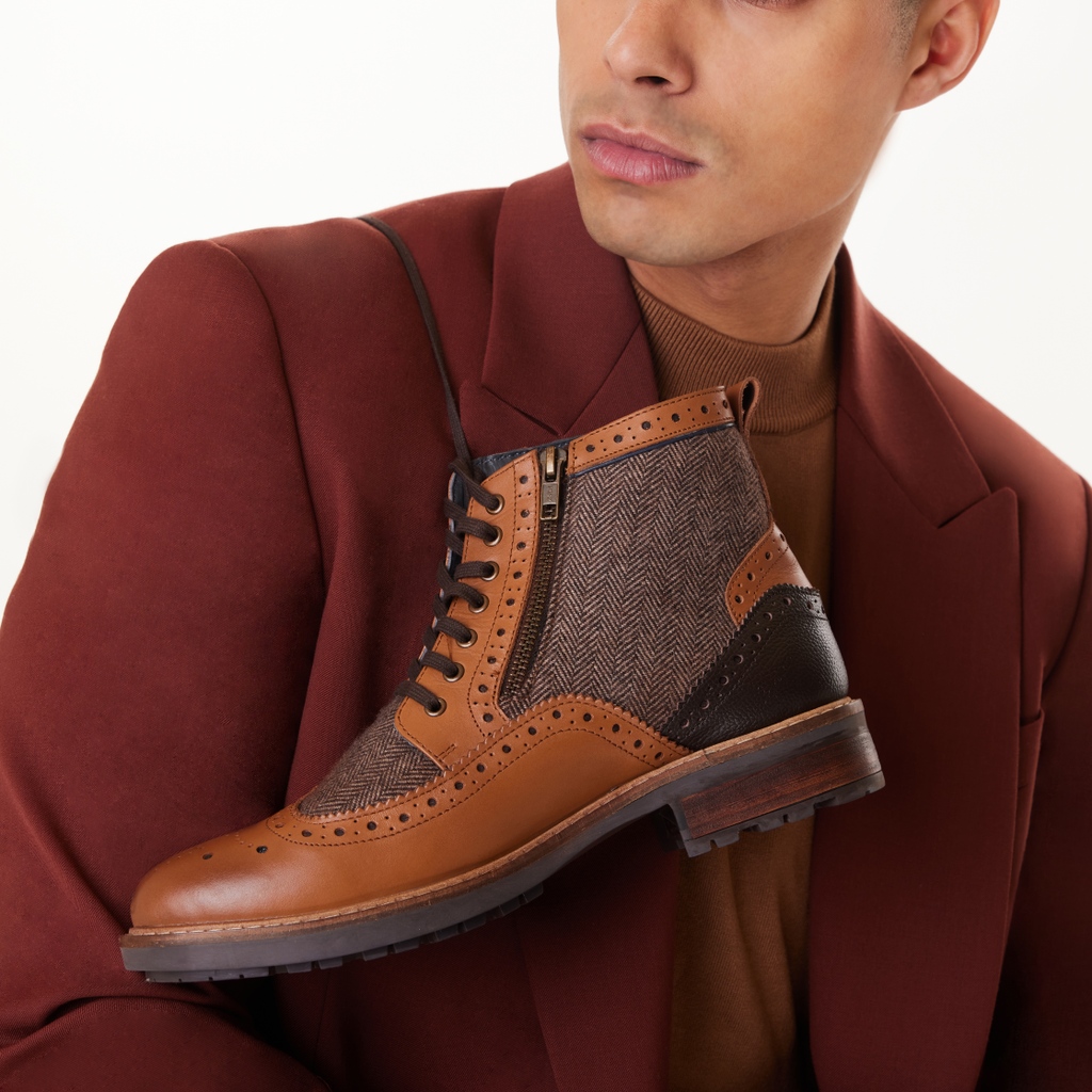 The world is at your feet, so make sure you’re wearing great boots!

🔗SHERWOOD TAN

#menwithclassandstyle #gentlemenstyle #gentswithstylepost #gentwithcasualstyle #bootsforhim