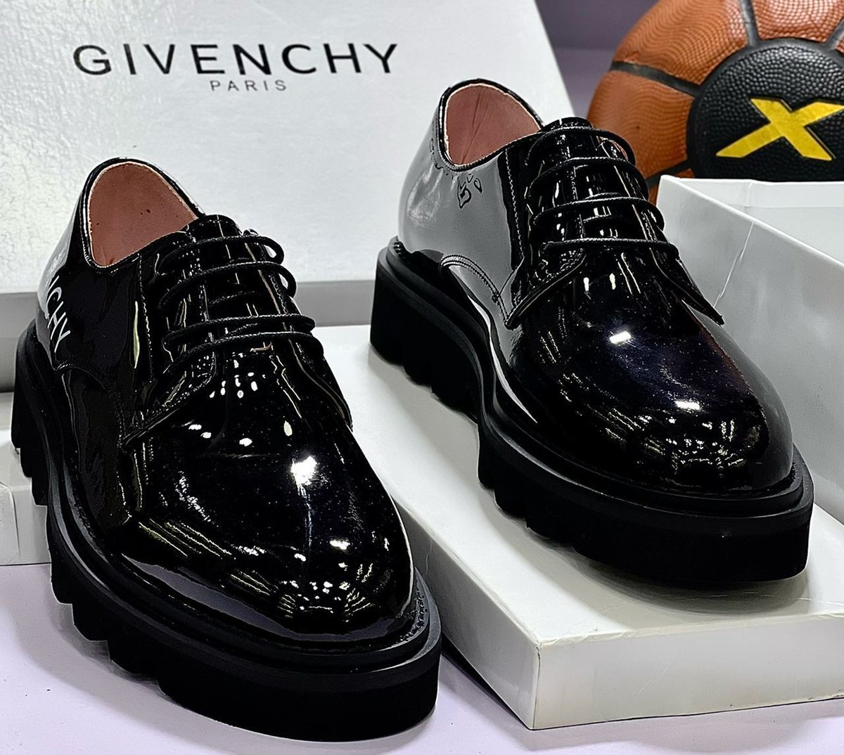 _StandardTing's tweet photo. New drop!
Available for nation wide delivery
Size 40-47 available!!
Kindly send a dm or click on link in profile to order!
#Blaqbonez
#bbomori
#WizKid𓃵 https://t.co/NPQn9Rn9Pq