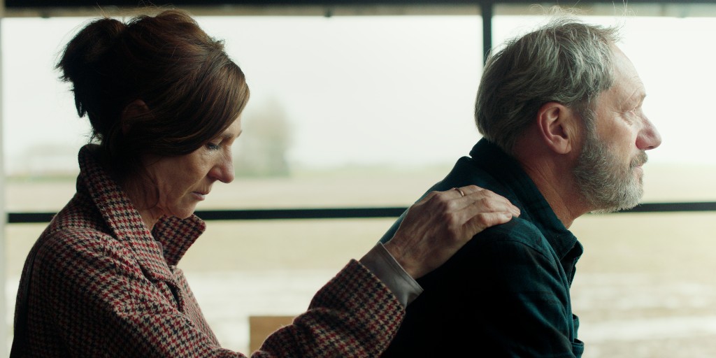 EARCATCH's tweet photo. Nu op het @FilmfestGent: Zee van tijd. De Nederlandse theater- en filmregisseur Theu Boermans maakt na 3 decennia een comeback met een film over liefde, wanhoop en rouw. 
Deze week op het #FilmFestGent én in de bioscoop met #audiodescriptie in #Earcatch! #Savt #Soundfocus https://t.co/IRwmqhtwI0