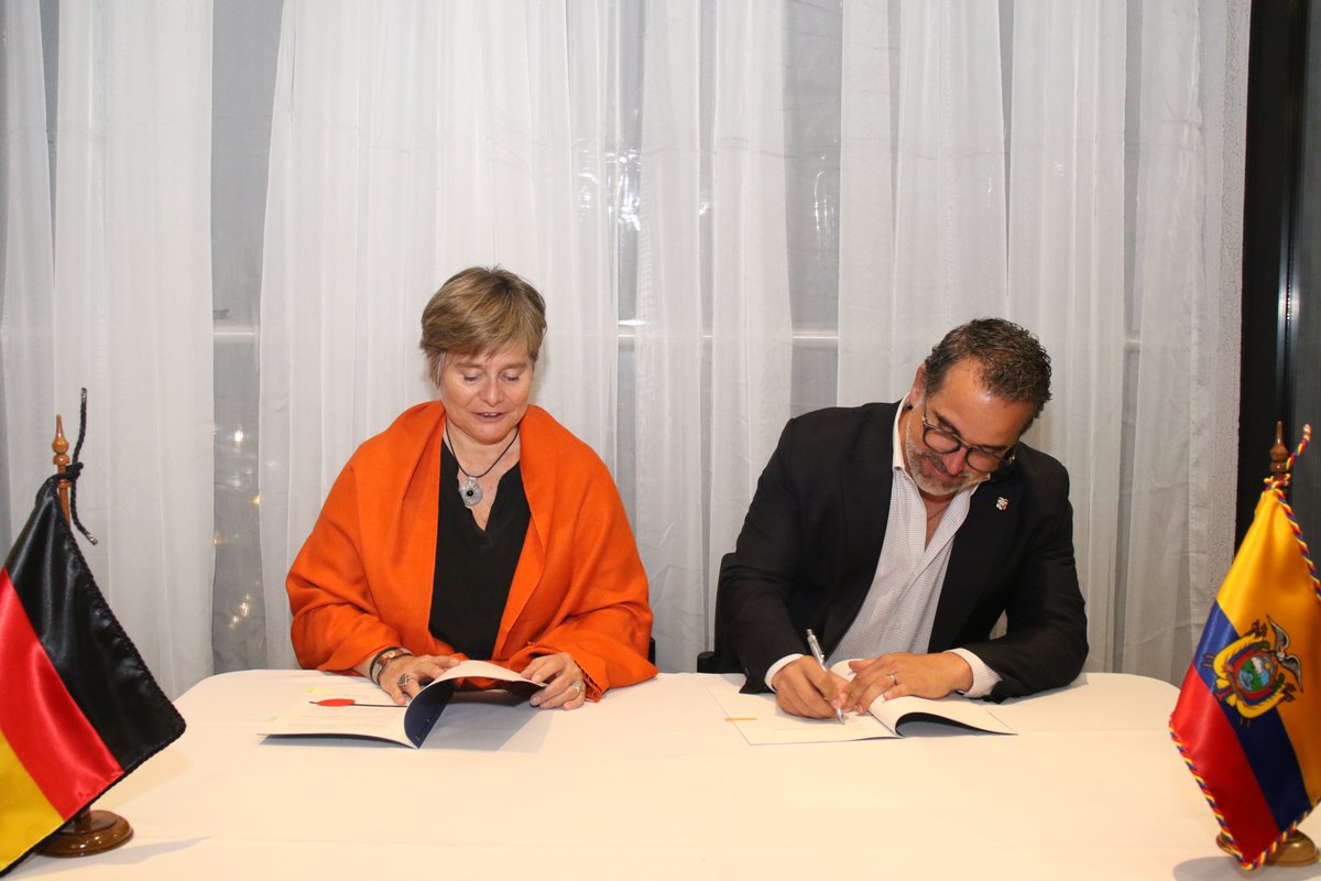 EcuadorMAE's tweet photo. Participamos en la inauguración de la Oficina del Banco de Desarrollo de Alemania - KfW y la Firma del Contrato de Aporte Financiero al Programa de Biodiversidad y Recursos Hídricos lo que permitirá el desarrollo sostenible de la población y el ambiente. https://t.co/3BDtWpqAGs