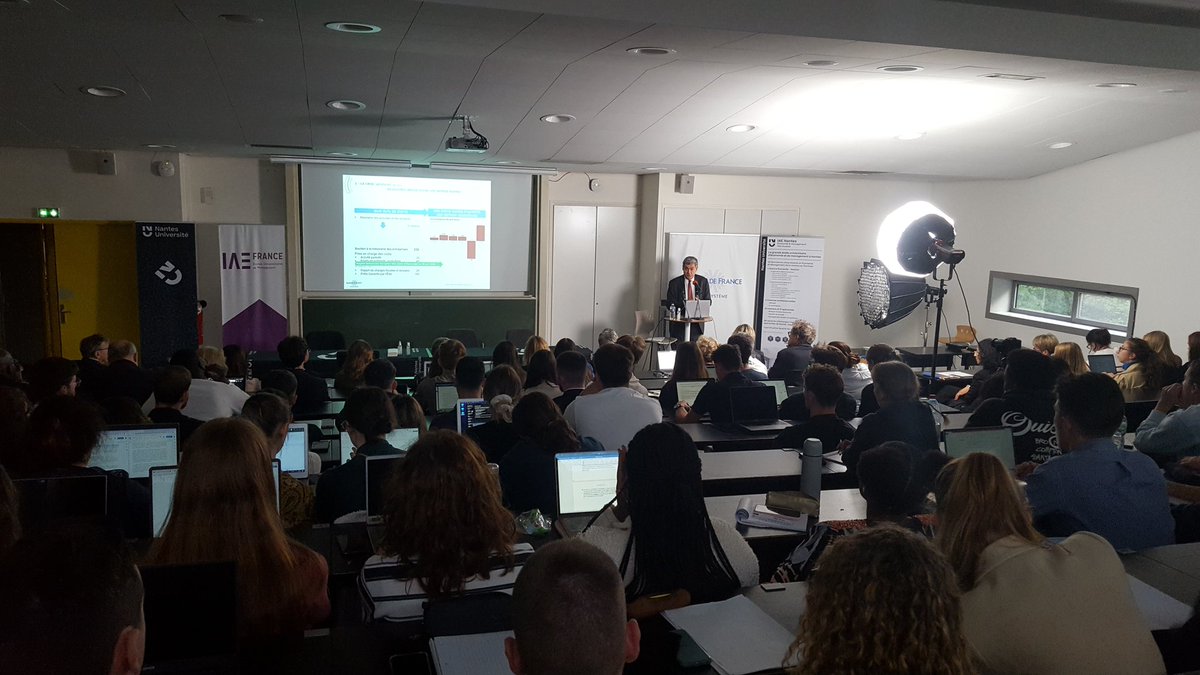 IAEnantes's tweet photo. [#Conference @banquedefrance X IAE Nantes] En été 2021, globalement les entreprises PME ont fait preuve de résilience lors de la crise sanitaire et il y a eu malgré tout de la création net d'emplois et d'entreprises. Le "quoi qu'il en coûte" a fait ses preuves." @VisnovskyF https://t.co/Y2kwqdMY5k
