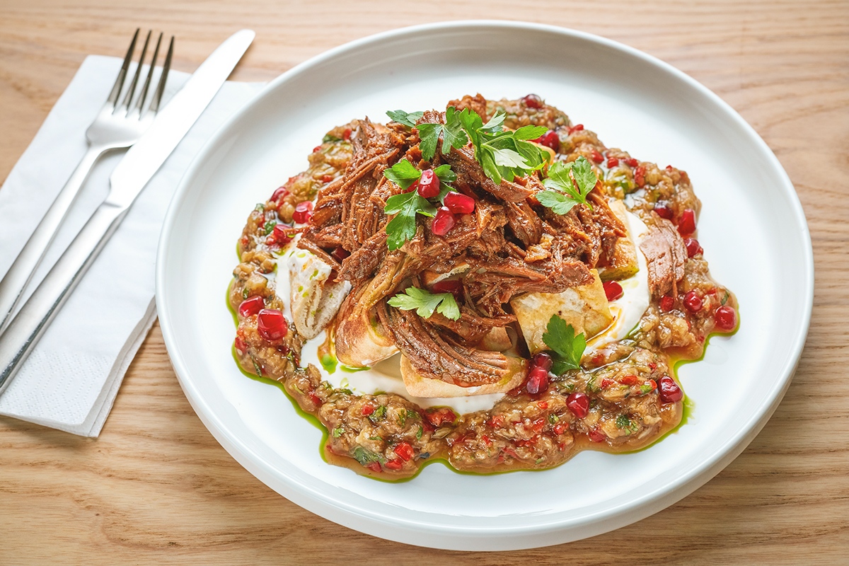 ldn_amber's tweet photo. Glazed Lamb Shoulder, slow-cooked to tender perfection. Served with burnt aubergine, yogurt, chilli butter, and pita croutons. Satisfaction in it's most delicious form! ๐ #GlazedLamb #TowerHamlets https://t.co/uhyeZc1mBI