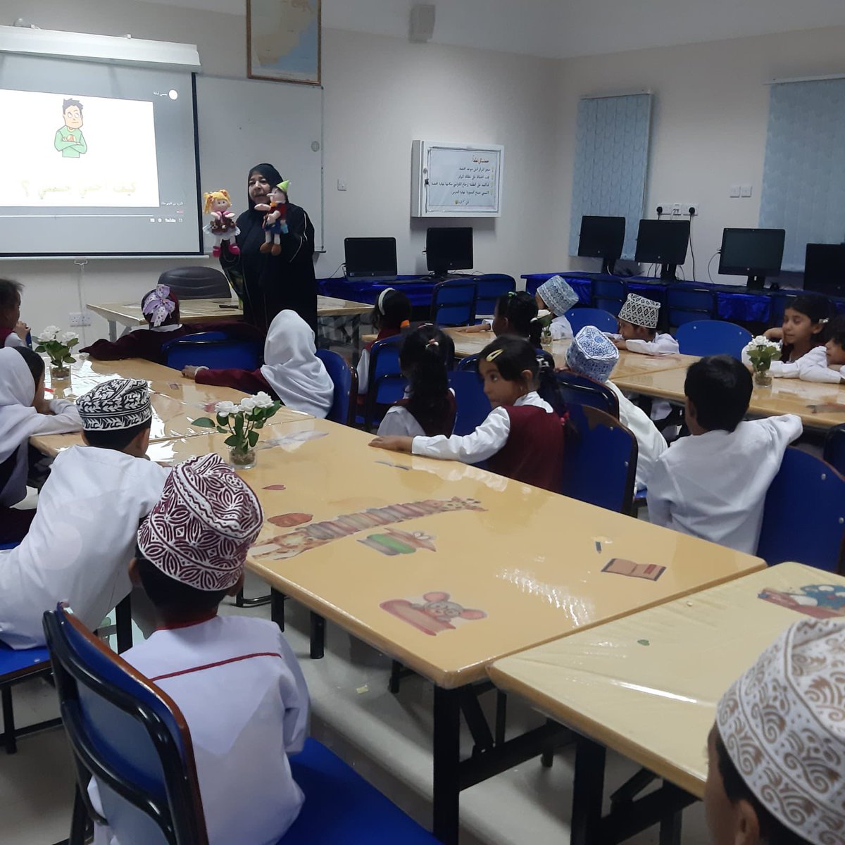 EduGovDhr7276's tweet photo. نفذت الأخصائية الاجتماعية أ.نورة الشندودية حصة إرشادية لطلبة الحلقة الأولى بعنوان (كيف أحمي جسمي) بهدف توعيتهم بأهمية الدفاع عن أنفسهم وطرقه👍 https://t.co/o4VgGFkPrs
