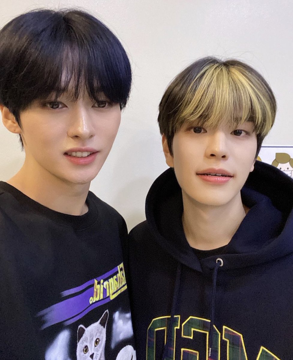 dailyseung2's tweet photo. NEW 2MIN SELFIES 143 DAYS AFTER THEIR LAST 2MIN SELFIE https://t.co/pfxI2L3Nxy