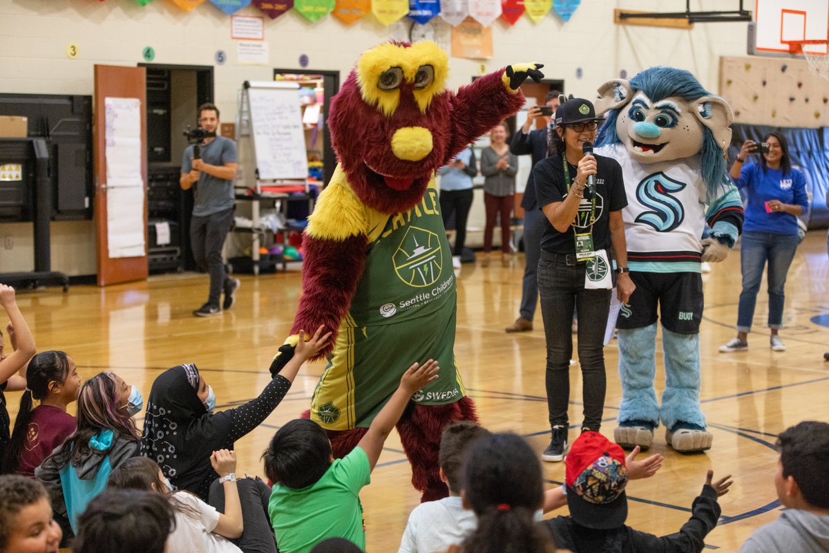 Excited to kick off the Fall series of LETS Play by @Symetra with @SeattleKraken and Cedarhurst Elementary! We can't wait to spend the next five weeks sharing basketball, hockey, and leadership and teamwork skills with these fourth graders! 🏀🤝🏒 #TakeCover