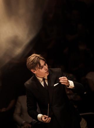 balstrode75's tweet photo. Le Sacre par Klaus Mäkelä, récit :
https://t.co/TcmL2737Fg
@OrchestreParis @klausmakela #stravinsky #sacreduprintemps #ravel #concertoensol #alicesaraott #saariaho #vista
Photo : Mathias Benguigui https://t.co/BUlPfGjoWm