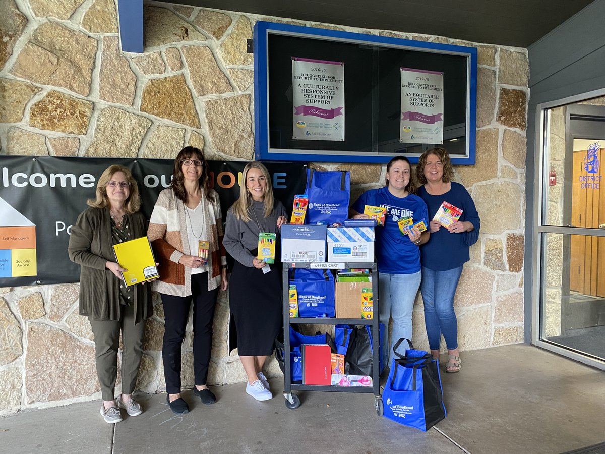 ParkviewSD's tweet photo. Thank you to our friends at the Bank of Brodhead for their donation to our Care Closet! 💙

These supplies help us to better support our #ParkviewCrew! https://t.co/jHjsqw6Nmx