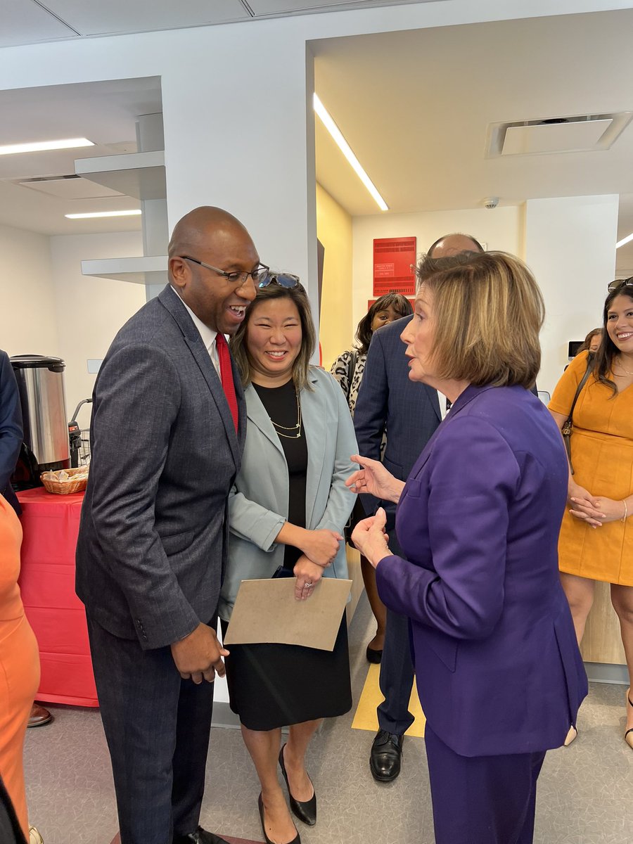 QnsBPRichards's tweet photo. As @SpeakerPelosi said, @QCHnyc is a true model for the nation when it comes to providing the services our families need to thrive.   

Thank you to my friend @RepGraceMeng for organizing today’s tour of QCH and community roundtable on the issues impacting our borough and nation. https://t.co/bSR8PU42B6