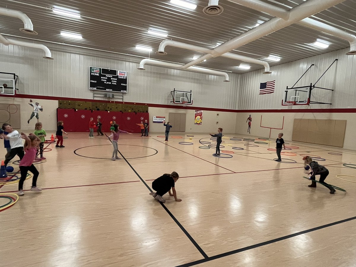 PeMissv's tweet photo. Perfect Pass to finish up Catching & Throwing/Football for K/1 today! Choice of a football or gator ball to throw. Throwing line is adjusted as hoops get farther away. Love this game! #centralcassND #SquirrelsES #physed #PerfectPass #football https://t.co/0FbVOuvPiP