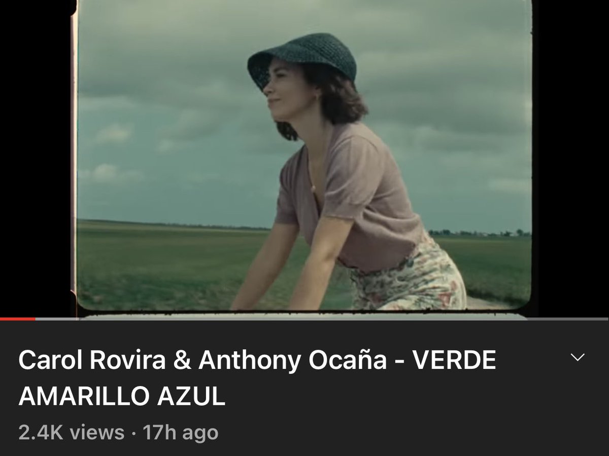 Lui_Corp's tweet photo. Cuando tienes tu teléfono, laptop, y IPAD con el vídeo en repetición para que los views se le suban 😭😭😭😭😏😏😏😏 #vaa #VerdeAmarilloAzul #carolrovira #felizcumplecarolrovira https://t.co/KnFSJziN0p