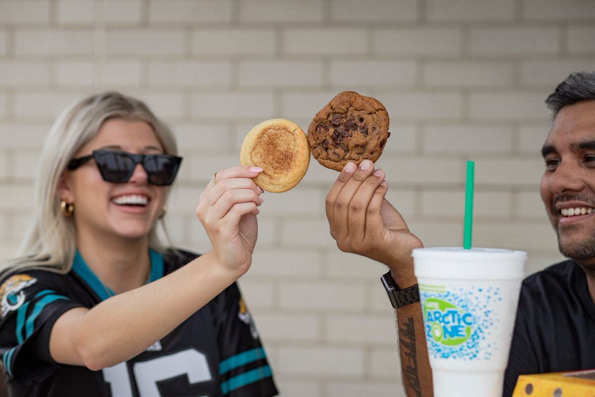 Cheers to GATE cookies! Which are you trying next? 🍪
Snickerdoodle❓
Chocolate Chunk❓
White Chocolate Macadamia❓
Oatmeal Raisin❓