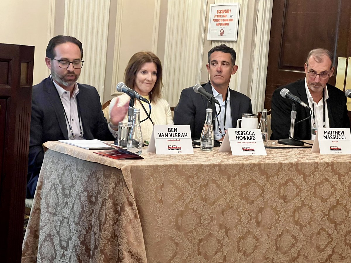 SaulRBoscan's tweet photo. Huntington National Bank’s Ben Van Vlerah moderating the Financing M&amp;A Deals at the Smart Business Network ‘s Dealmakers Conference in Chicago.  #DealmakersChicago https://t.co/VSyyDnRiOI