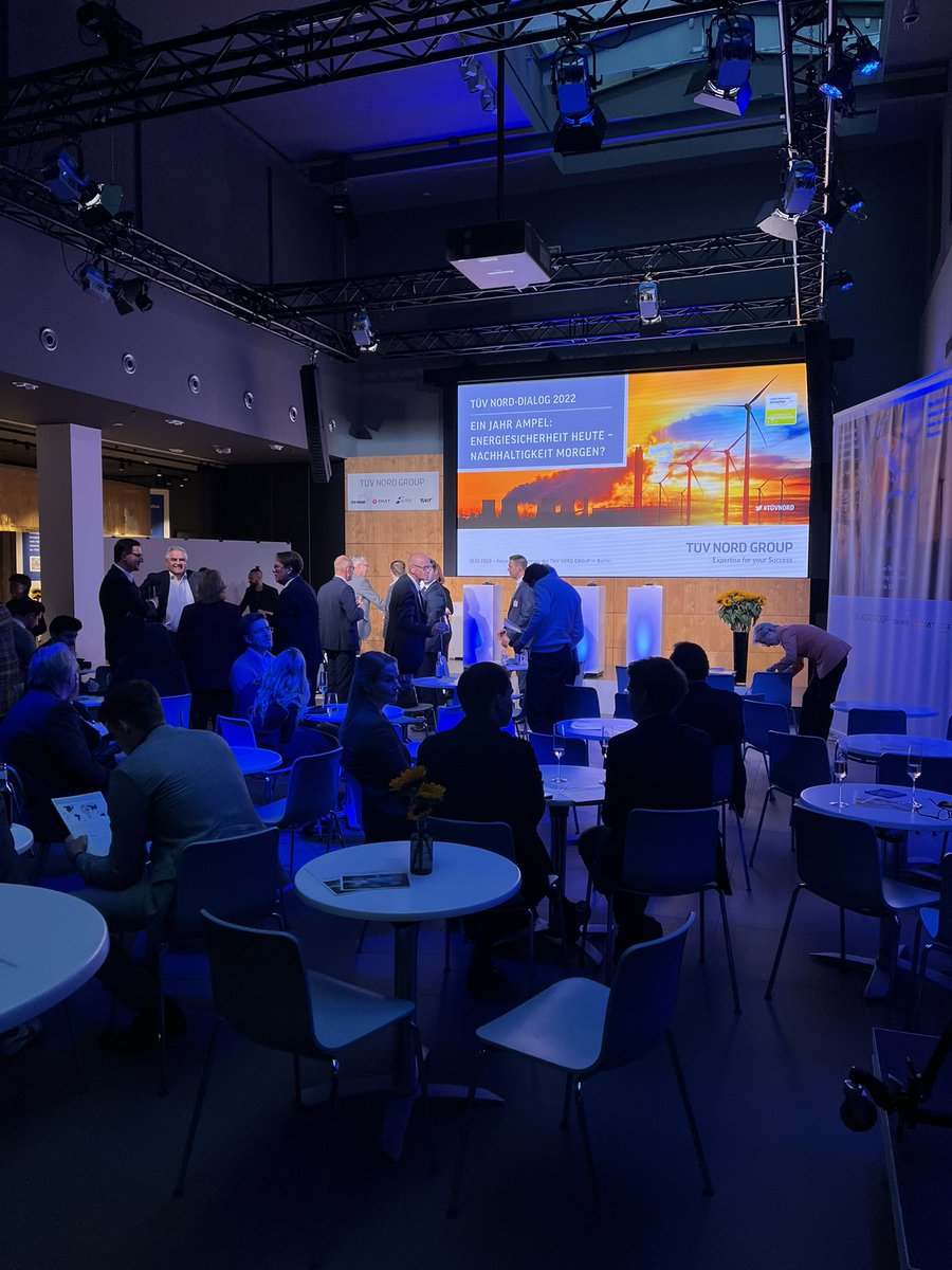 tuevnordpolitik's tweet photo. Gleich geht es los beim TÜV Nord-Dialog 2022. Kernthemen: #Energieversorgung und #Nachhaltigkeit. Die Highlights des Abends fassen wir in diesem Thread zusammen #UdL17 https://t.co/rtD0J2Oe87