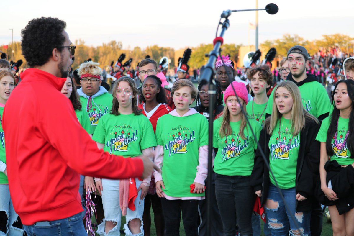 FCSDNews's tweet photo. Choraliers sang National Anthem at Homecoming &amp; all choirs debut in concert TONIGHT, 10/12 at 7p @ FHS PAC. Creekside/Crossroads 8th grade choirs, Freshman Choir, Concert Chorale, Pure Elegance &amp; Vocal Impact perform! See more pics from Tribal Tribune: https://t.co/TGGInszAFH https://t.co/0stKMTXeG7