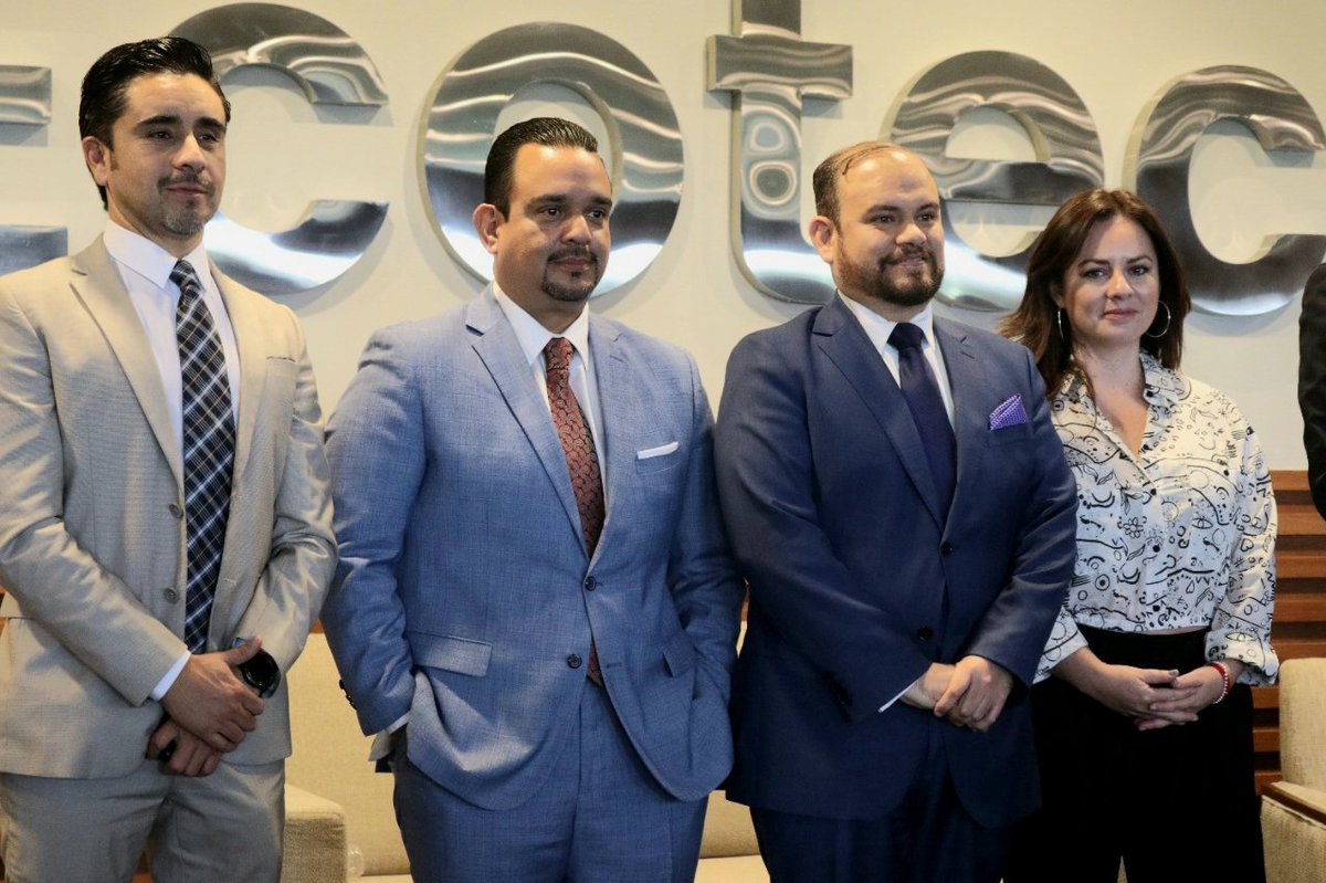 RicardoObandoM's tweet photo. #ModeloWarintza y Academia @UnivEcotec !!!  un espacio necesario para profundizar el debate de la industrialización del país. Minería responsable y  #cobre como herramientas fundamentales para nuestro desarrollo 🇪🇨. Excelente evento @RRedmin  @EnergiaMm @RecNaturalesEC https://t.co/fbRZaW7wzD