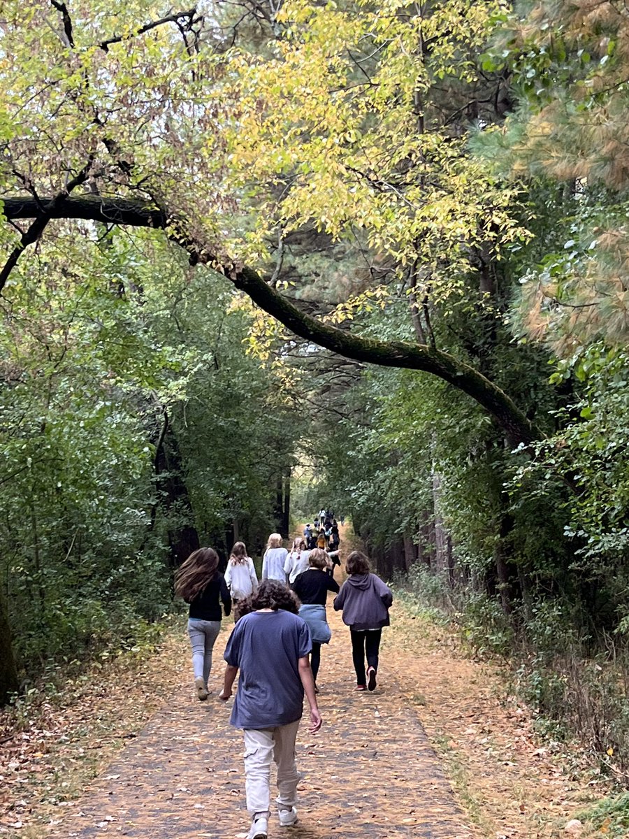 MrBrownHBMS's tweet photo. Fall hiking #beardsleypride #d47pride #prairietrail https://t.co/hxURUdWZBn