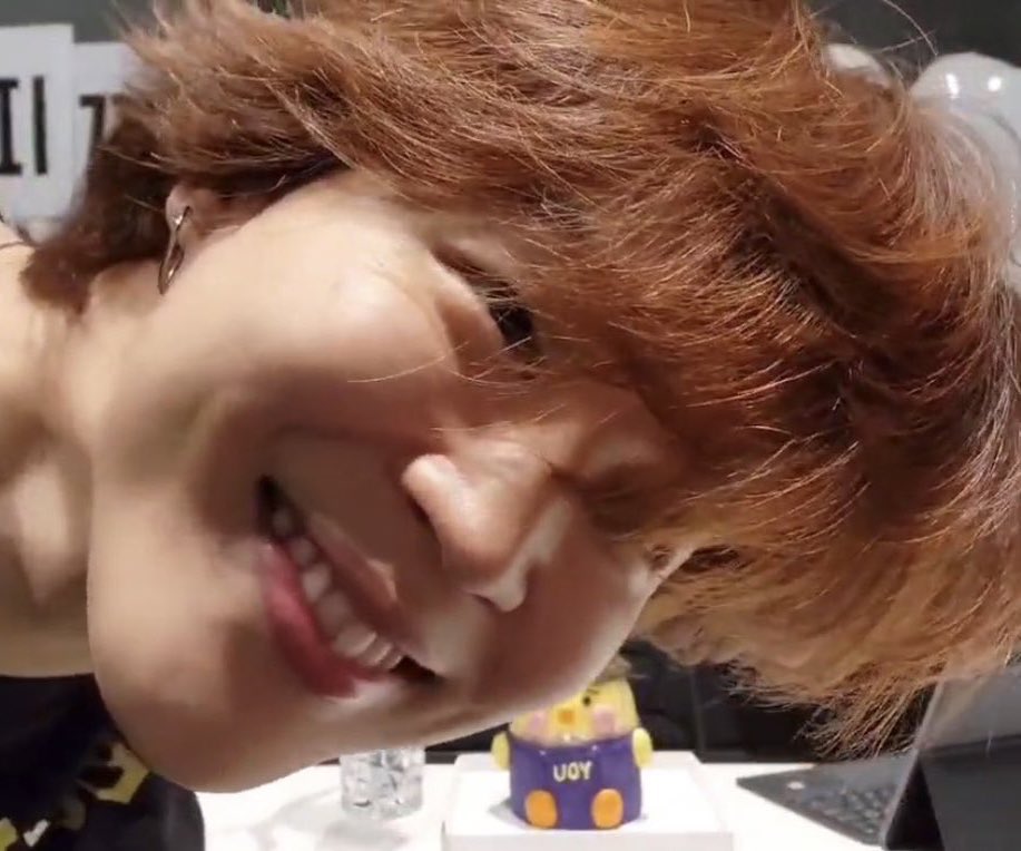 PJM_vocal's tweet photo. THIS 2 SEC CLIP I JUST WANT TO HUG JIMIN ONCE BOOP HIS NOSE ONCE TOUCH HIS FACE AND SAY I LOVE YOU TO THE END OF THIS WORLD, MY HEART WILL BRUST https://t.co/SXCzc0J4S3