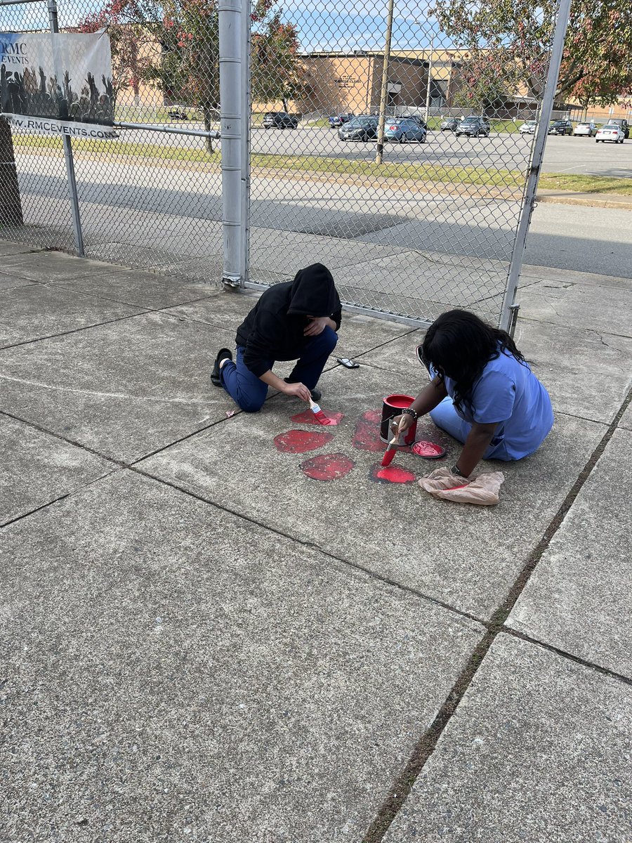 stillapanther's tweet photo. Seniors and Ms. Gardner giving the stadium a refresh ahead of Homecoming #rollpride @DrJackson_EDU @HermitageHS https://t.co/1XkMIHPNbO