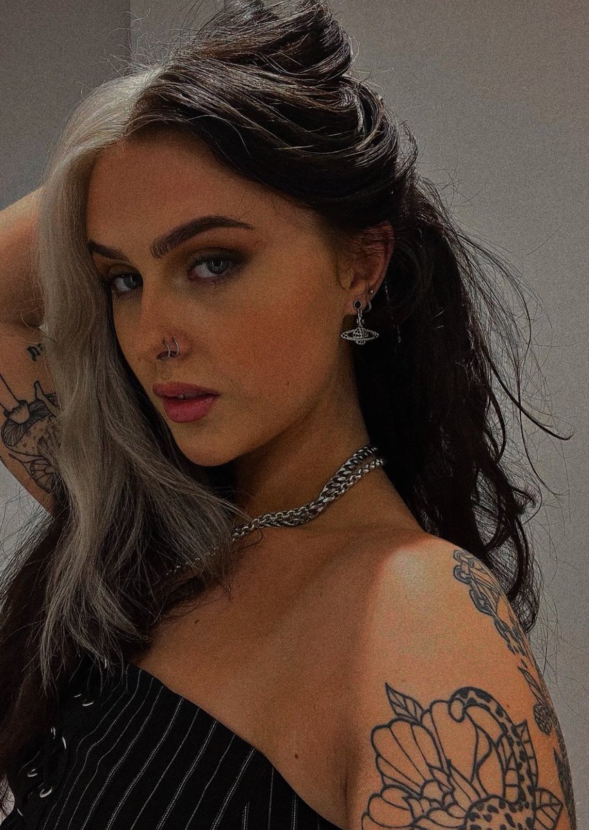 ⠀ ⠀⠀ ⠀⠀ ⠀⊸' • A ɯomαn's 𝐇 𝐄 𝐀 𝐑 𝐓  ,  
⠀ ⠀⠀ ⠀⠀ ⠀⠀ ⠀⠀ ⠀⠀ ⠀lıke mαnч 𝗶𝗻𝘀𝘁𝗿𝘂𝗺𝗲𝗻𝘁𝘀, 
 ⠀ ⠀⠀ ⠀⠀ ⠀⠀ ⠀⠀ ⠀⠀ ⠀⠀ ⠀⠀ depends on 𝑤𝘩𝑜 𝑝𝑙𝑎𝑦𝑠 𝑖𝑡. 🌹