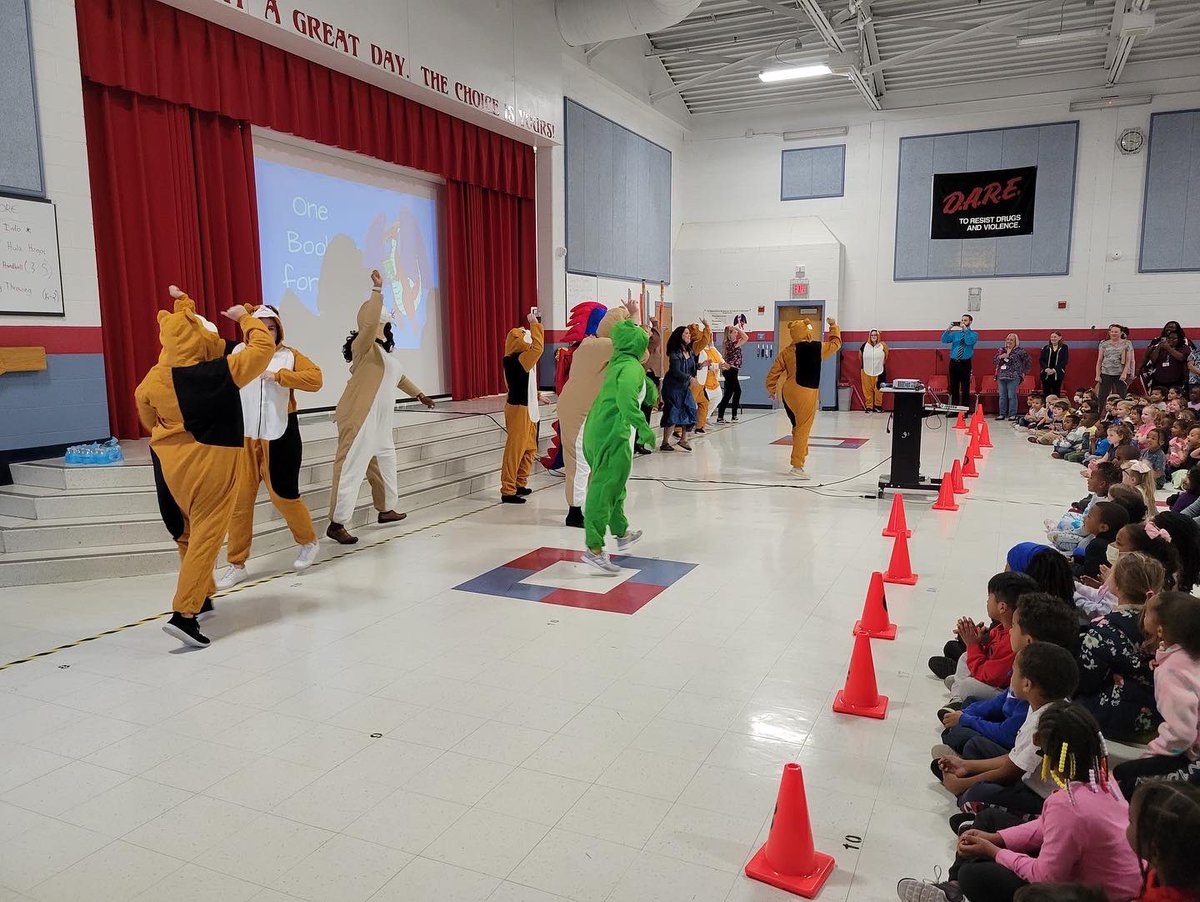 AnthonyBurnsE's tweet photo. We kicked off our One Book for All Dragons today! Our entire school will be reading School Days According to Humphrey. We had some wonderful hamster volunteers! Thank you to our school board members who were able to join our kickoff! #elevatestafford #abesstrong https://t.co/fHAUpdl6rH