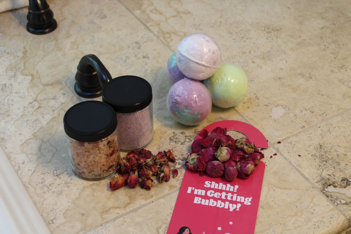 EvocannWellness's tweet photo. Spend some time with self care this week/weekend with our premium CBD full spectrum bath bombs! Try them out free today just pay shipping! We know you wont be disappointed. 😉

https://t.co/chxtPliLRH

#Mmemberville #StonerFam #CBD #Wellness #Hemp https://t.co/sHOV14CVOB