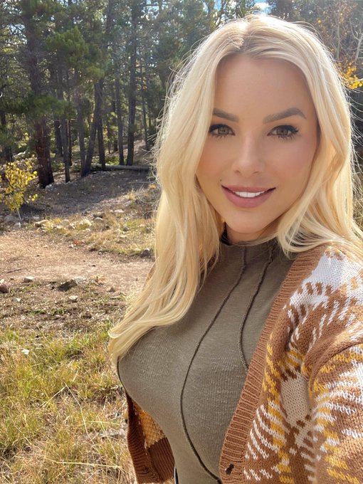 Smile back ☺️ https://t.co/cZT79ufA1I