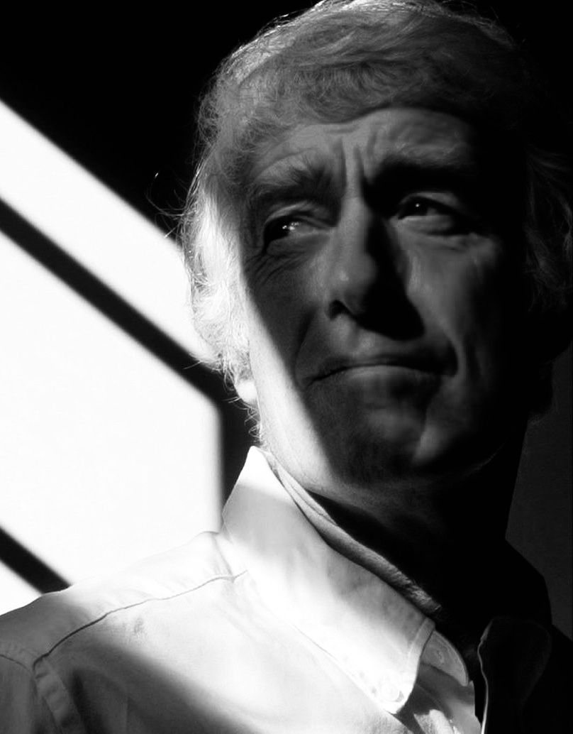 Sir Roger Deakins is in Oslo this week for the #MIRAGEFilmFestival. Roger Deakins will not only give a Masterclass in Cinematography but also have a conversation about the differences and similarities between cinematography and photography. More info: mirage.no/professional/e…
