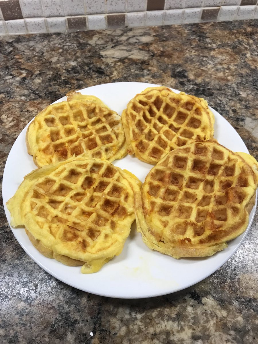 JeremyElliottNF's tweet photo. Another game changer
•
Been cooking a ton with shredded cheese to make wraps, pizza crust etc..
•
Today made my 1st chaffles on my new Dash mini waffle maker
•
Super easy & only 3 minutes 🤙
#food #protein #mmm #chaffles #carnivore #lifestyle #healthy #eating #training #camp https://t.co/fKlQGM0owa
