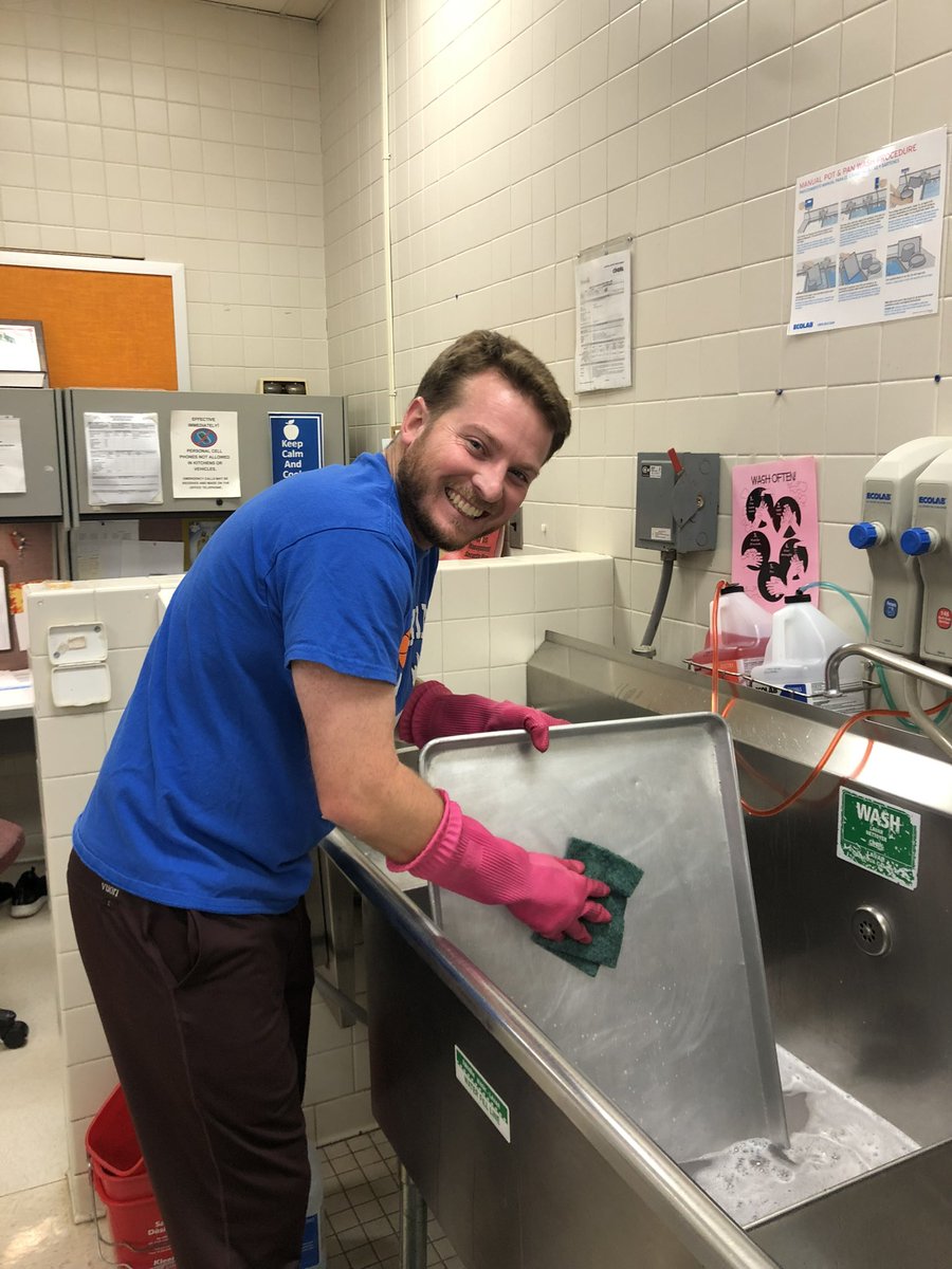 Principal_Durso's tweet photo. When you are short staffed in the cafeteria, our staff steps up! Thank you Mr. Germain! #FCPSCares #OakHillES @oakhilles #Region5Proud https://t.co/C4izDE03dR