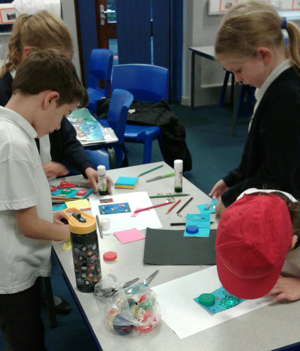 ArcNewburgh's tweet photo. Tonight we used bottle tops to recreate rainbow fish inspired by the story of The Rainbow Fish. #recycle #storyfun #ARCNewfamily https://t.co/0pLJelLhHM