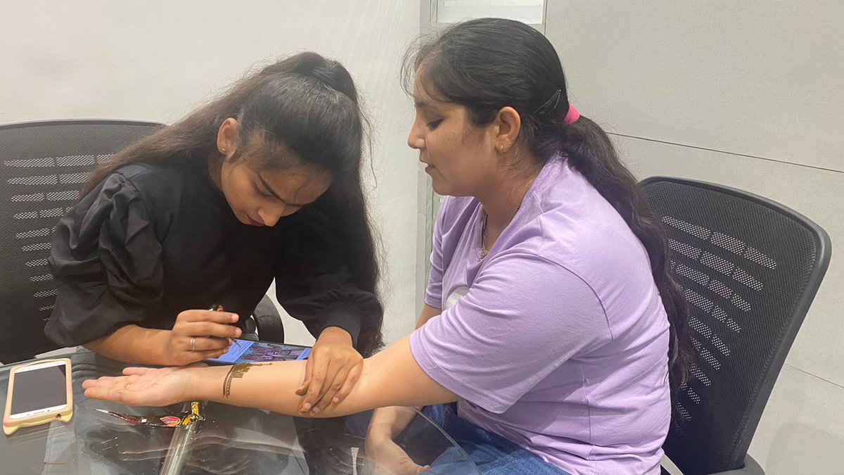 damiaservices's tweet photo. Happiness is looking at dark stained mehndi. Season of love Happy Karwa mehandi From Damia Global Services.
#mehandi #mehandii #mehandiπ #mehandiart #mehandinight #mehandilove #mehandidesign #mehandidesigns #mehandidesigner #karwachauth #karwa #karwachauth2022 https://t.co/BRven5k6id