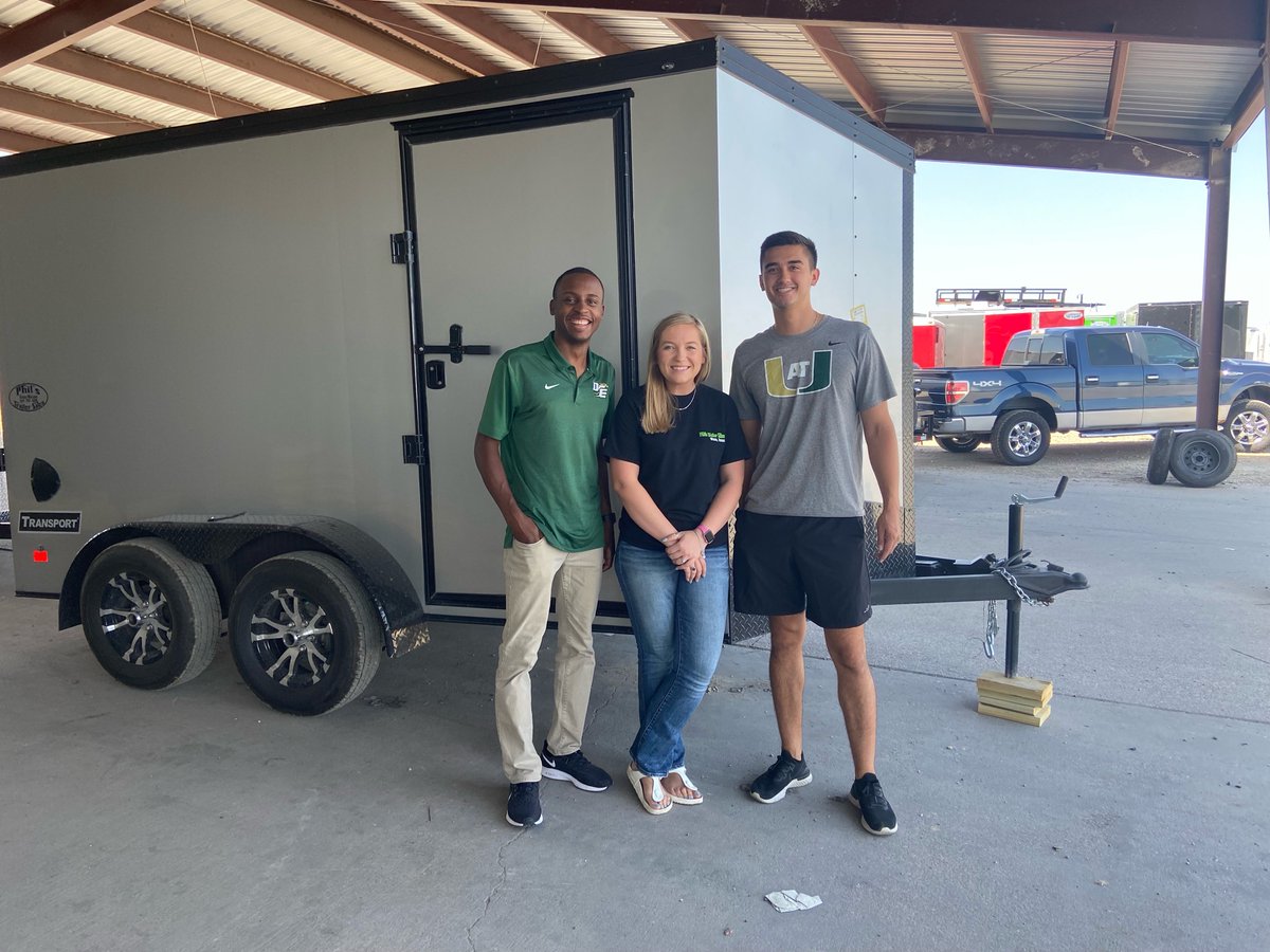 Desotosportsmed's tweet photo. S/O to @LGallowayMBA @desotoisdengage @bswhealth_DFW for help in getting our new trailer!

For our AT’s the valsalva excitement is real! Lol. https://t.co/UDC85AzWBr