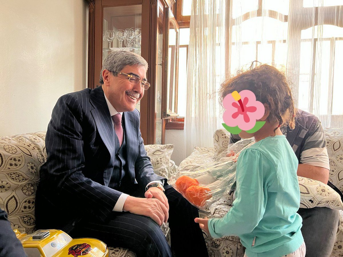 AKPartiG_Antep's tweet photo. 📍 60. Yıl Mahallesi

İl Başkanımız Sn @EyupOzkececi ve il yönetim kurulu üyelerimiz; Her Evin Bir Hikayesi Var projesi kapsamında hemşehrilerimiz ile bir araya geldi. https://t.co/chwbWWdjnL