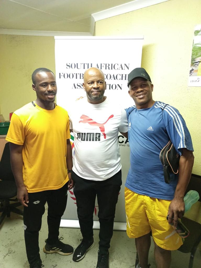 CoachSifiso's tweet photo. I am realizing that the best coaches love to teach. Coach only was supposed to be with us for less than 30 minutes just to greet. It ended up in a 2 hour session on training methods, leadership and management. Great wisdom shared by Coach Manqoba today 👏 🙏 Grateful https://t.co/EfBsWdsm3p