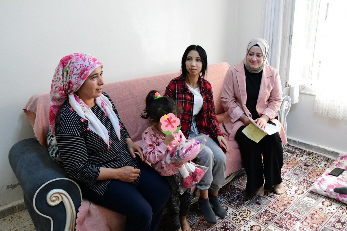 AKPartiG_Antep's tweet photo. 📍 60. Yıl Mahallesi

İl Başkanımız Sn @EyupOzkececi ve il yönetim kurulu üyelerimiz; Her Evin Bir Hikayesi Var projesi kapsamında hemşehrilerimiz ile bir araya geldi. https://t.co/chwbWWdjnL